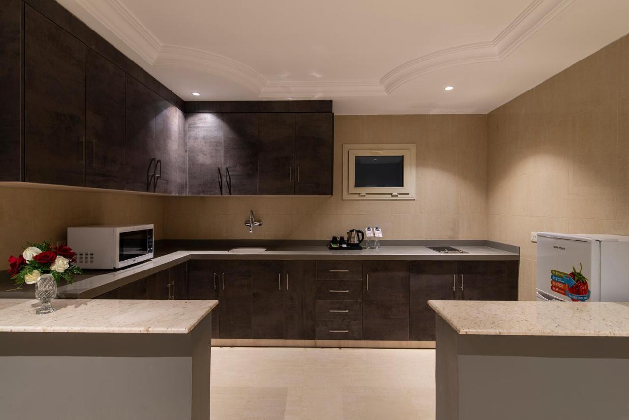Enala Hotel Apartments - Tabuk ตะบูก ภายนอก รูปภาพ