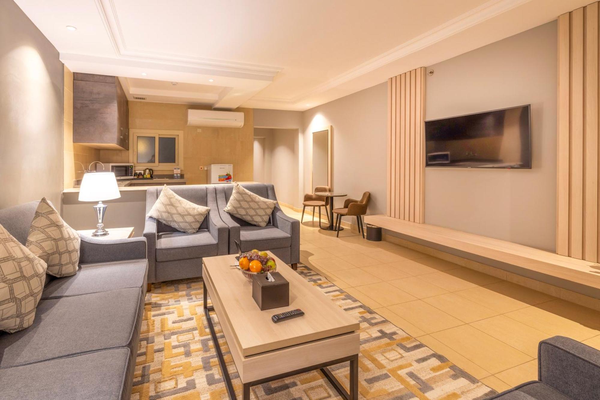 Enala Hotel Apartments - Tabuk ตะบูก ภายนอก รูปภาพ