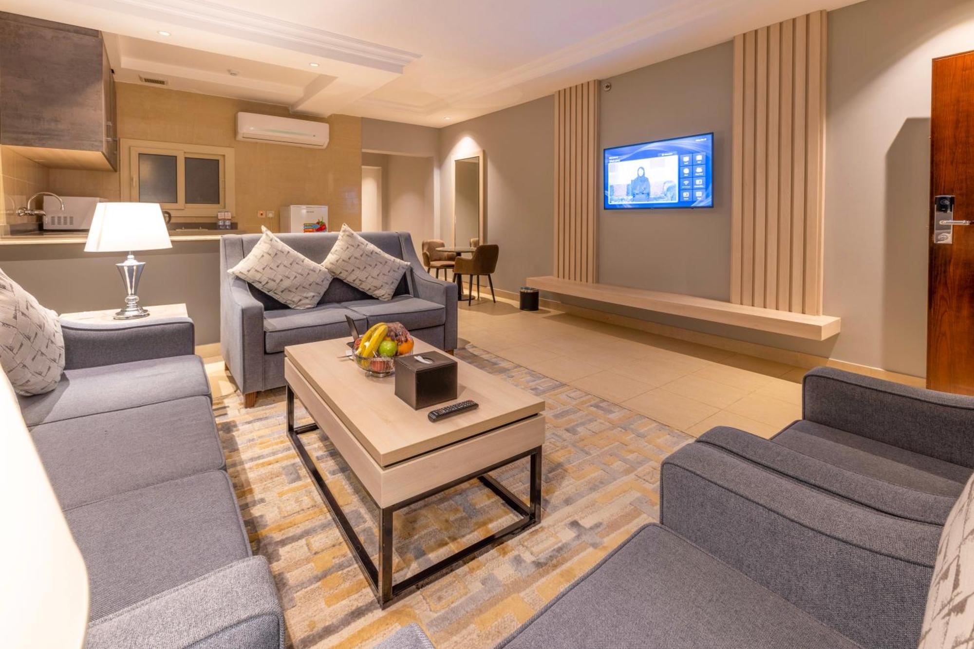 Enala Hotel Apartments - Tabuk ตะบูก ภายนอก รูปภาพ